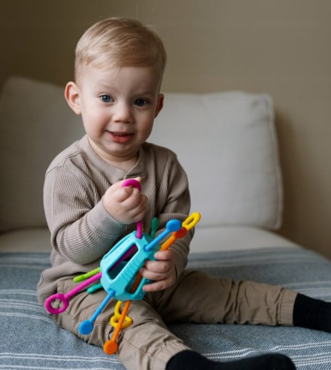 Mobi Zippee Przeciąganiec Zabawka Sensoryczna Silikonowa Sznurki 18m+